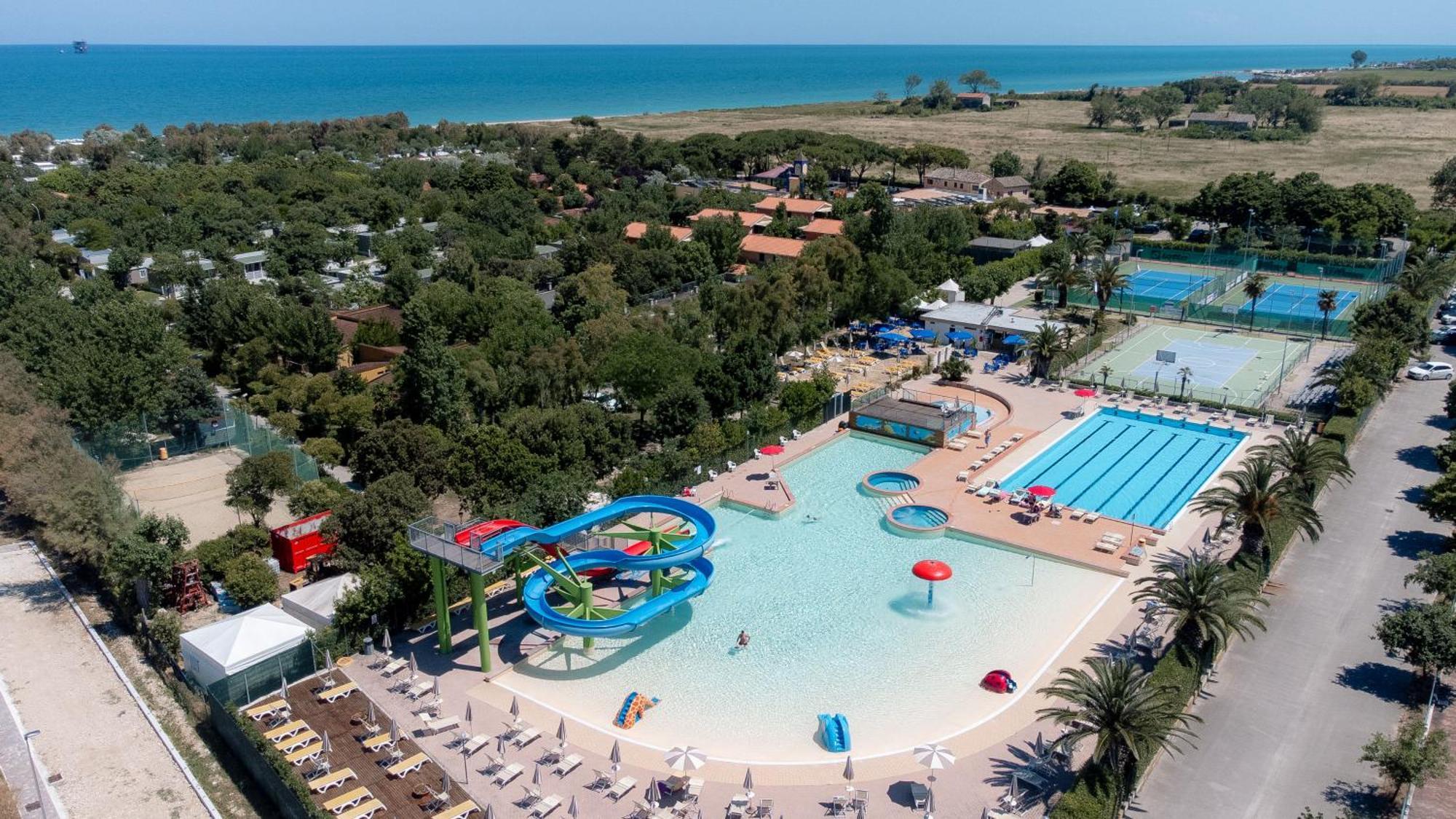 Club Del Sole La Risacca Family Collection Hotel ปอร์โต ซันเตลปีดิโอ ภายนอก รูปภาพ